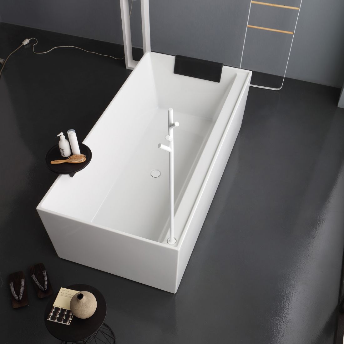 Vogue Bathtub
